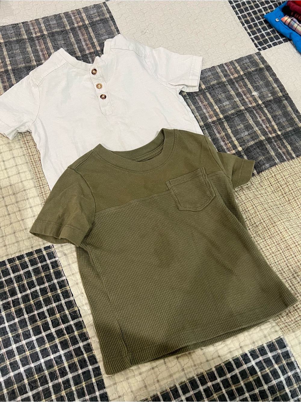 Bundle 3T Boys Tops, Joggers, Pajamas (15 items) - Picture 4 of 8